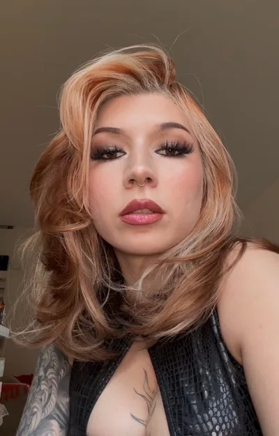 Ariia Guillard 🖤 #1 FRENCH GOTH 🔞 OnlyFans
